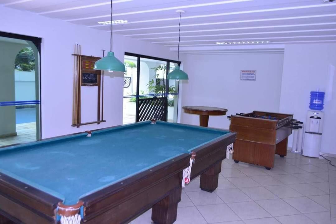 - 2 Quartos - Ar Condicionado - Varanda Apartamento Guarujá