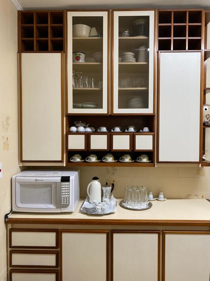 - 2 Quartos - Ar Condicionado - Varanda Apartamento *