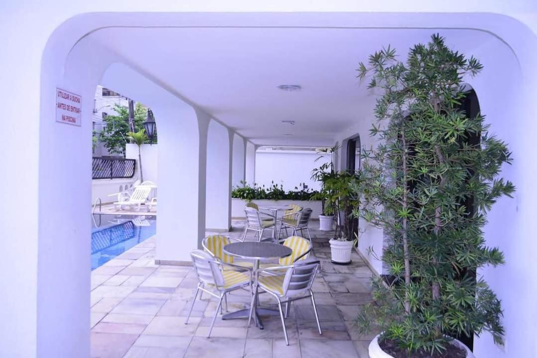 - 2 Quartos - Ar Condicionado - Varanda Guaruja